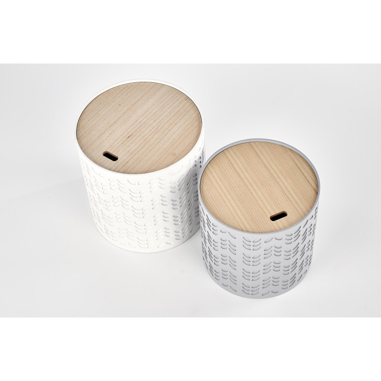 Set di due tavolini da caffè bianco e grigio.