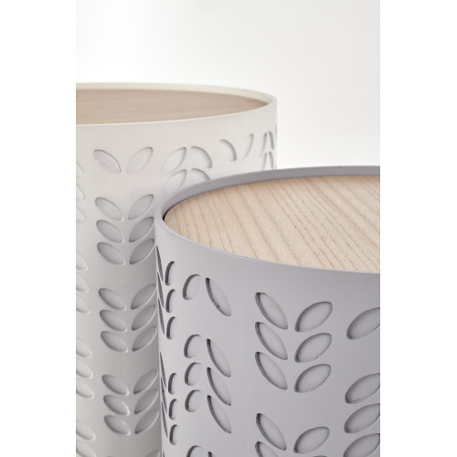 Set di due tavolini da caffè bianco e grigio.