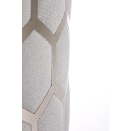 AQUA-G. Elegante pouf glamour in velluto grigio chiaro con base in acciaio.